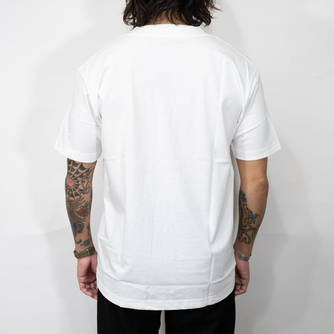 DOWNTOEARTH/Vneck Tshirt