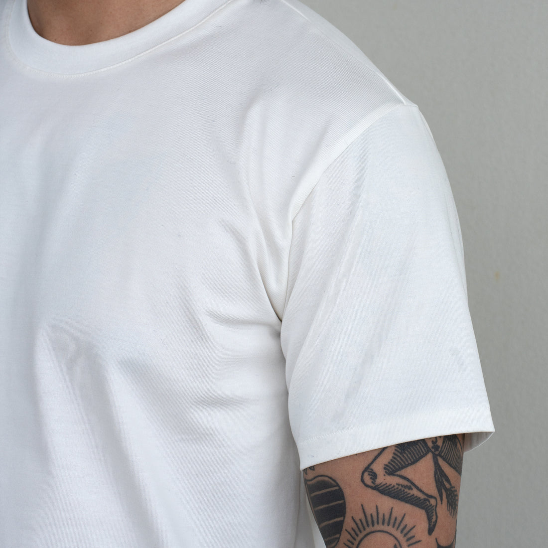 WEARLNESS/Fulfilled Dress T-Shirts/White